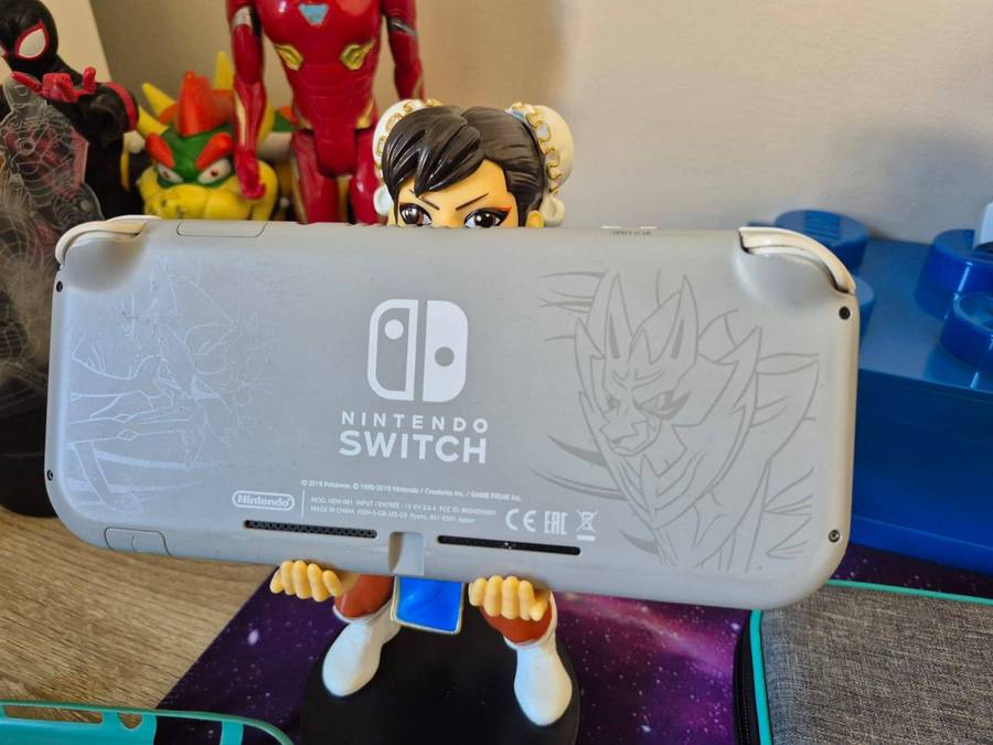 Nintendo Switch Lite 32GB  Zacian & Zamazenta Edition (Pre-owned)