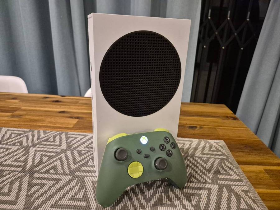 Xbox Series S 512GB SSD + Series S Remix Limited Edition Controller (Pre-owned)