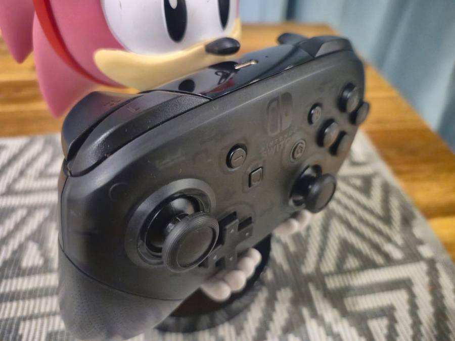 Nintendo Switch Pro Controller (Pre-owned)