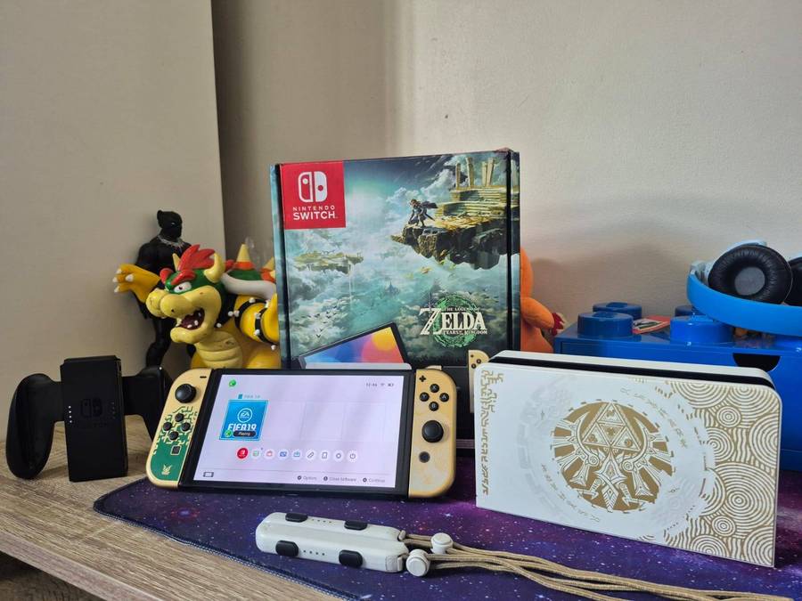 Limited Edition Nintendo Switch OLED  The Legend of Zelda: Tears of the Kingdom (Pre-Owned)