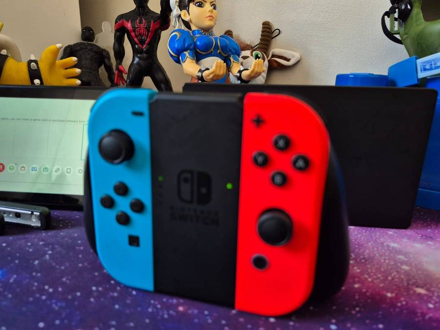 Nintendo Switch V2, Complete Set (Pre-owned)