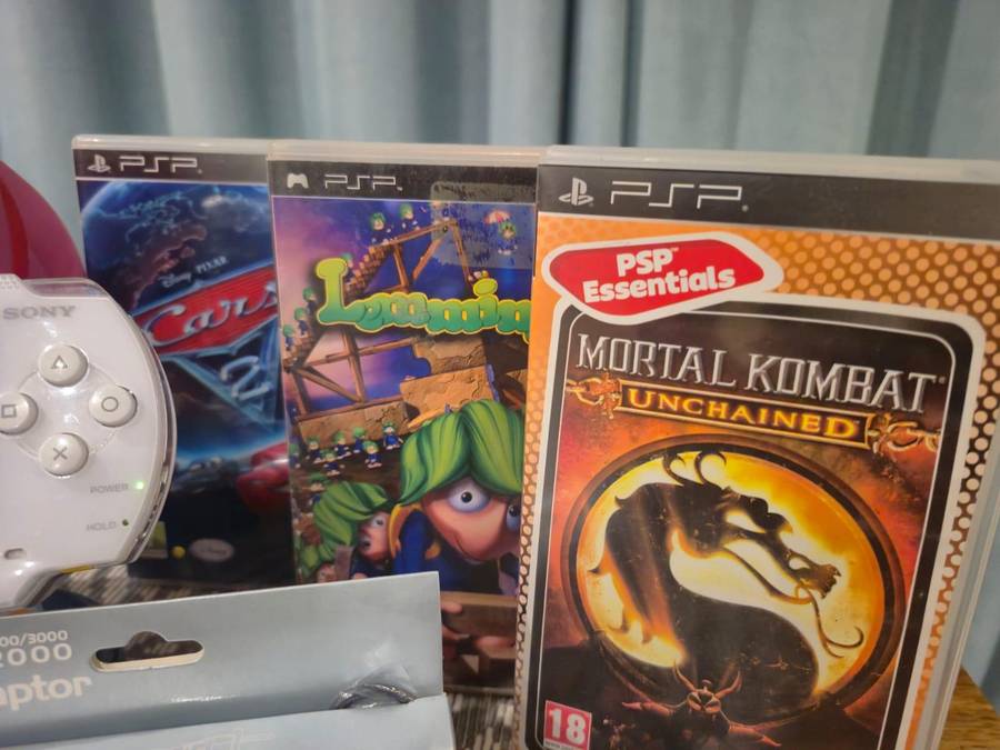 PSP 1000 Limited Edition White, 6 Games