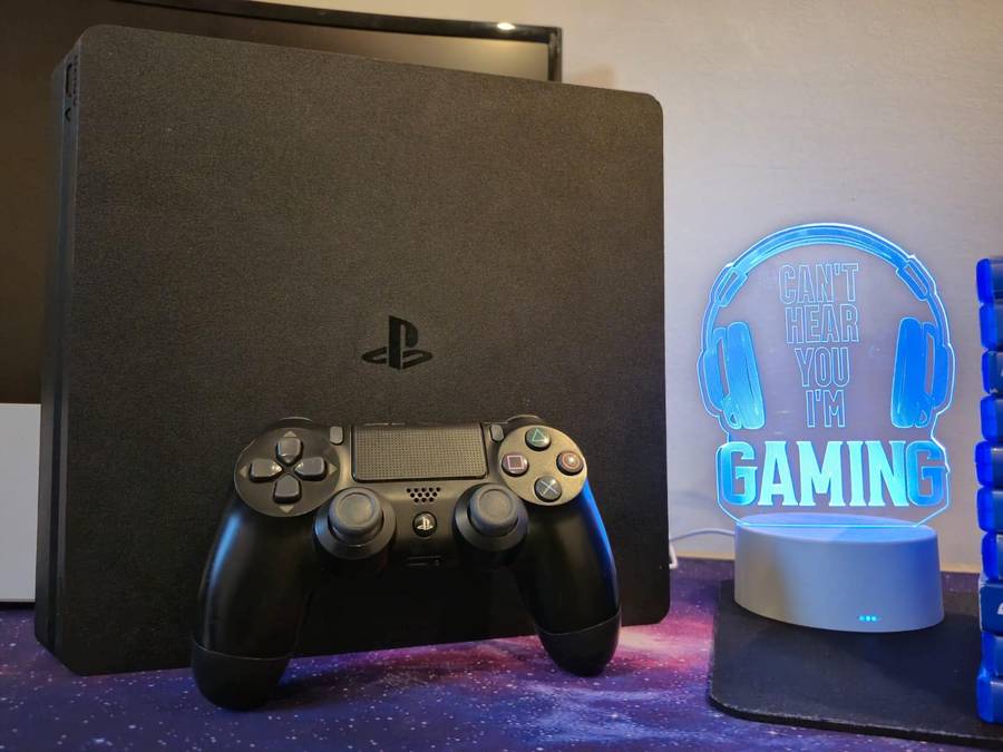 PS4 500GB Slimline (HDR), 1 Controller + 10 PS4 Games