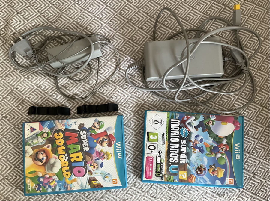 Wii U bundle - 32GB WiiU with accessories and 2 games