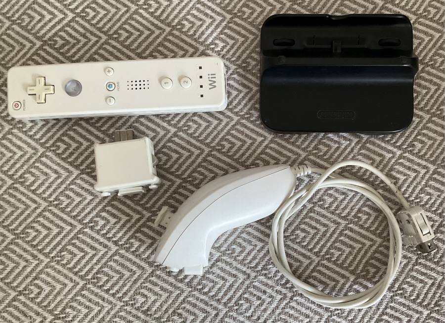 Wii U bundle - 32GB WiiU with accessories and 2 games