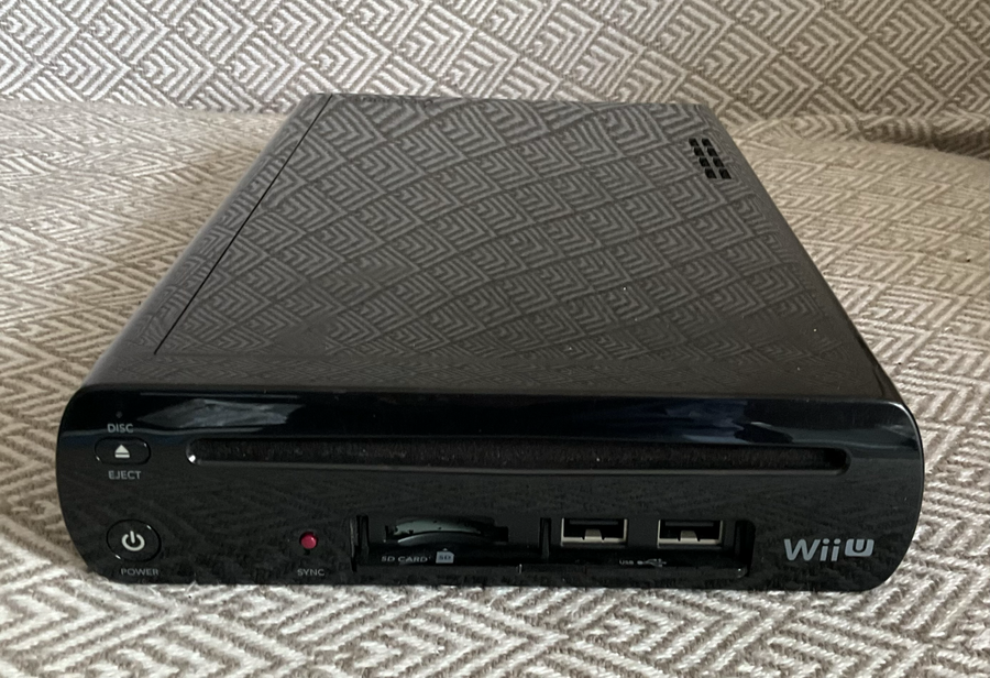 Wii U bundle - 32GB WiiU with accessories and 2 games