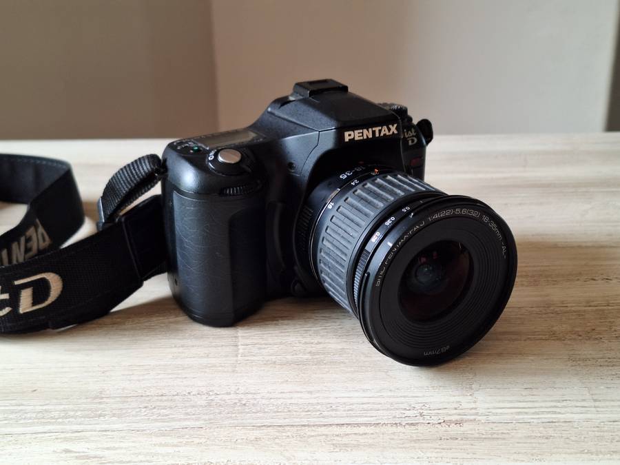 Pentax *ist D digital camera
