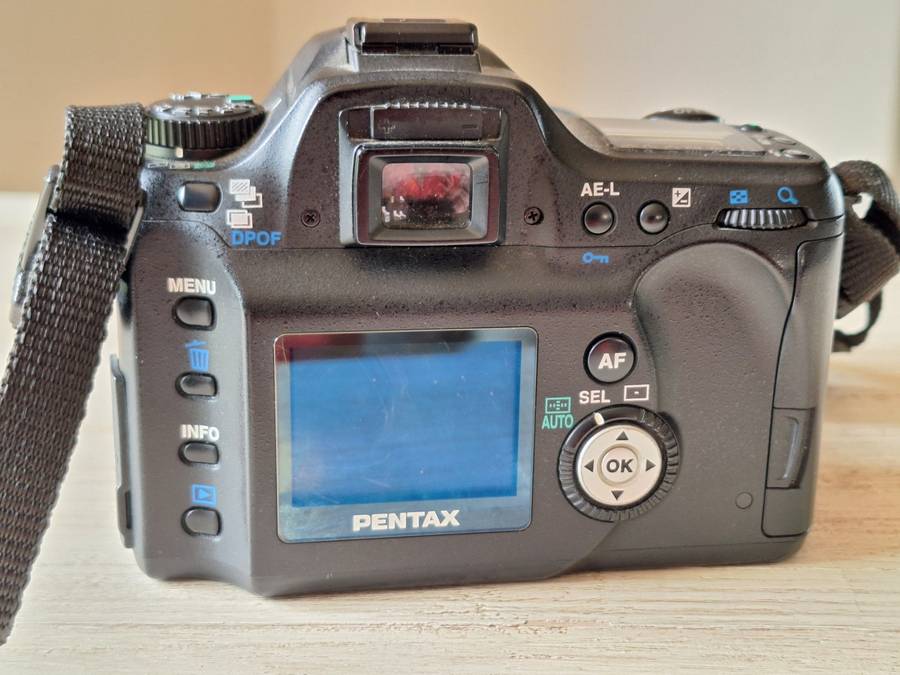 Pentax *ist D digital camera