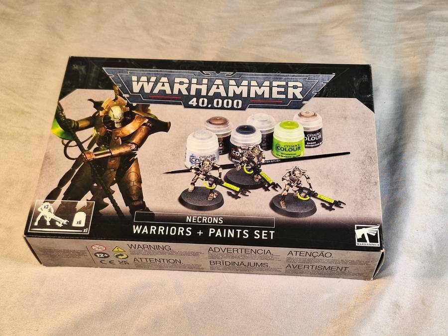 Warhammer 40,000 necrons warriors and paints set