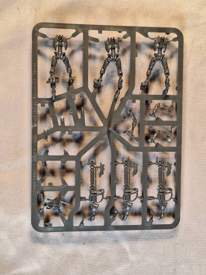 Warhammer 40,000 necrons warriors and paints set