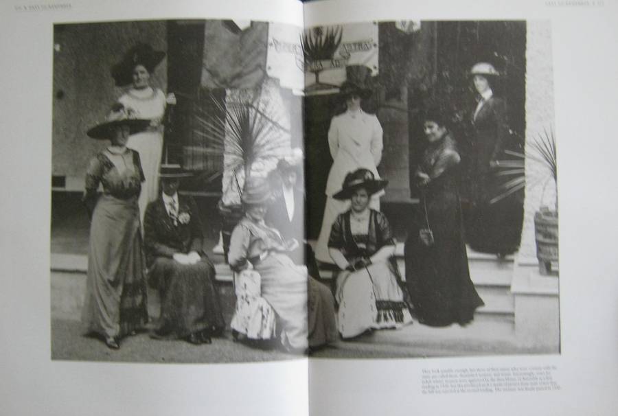 A Vision of the Past South Africa in Photographs 1843-1910 Mona De Beer