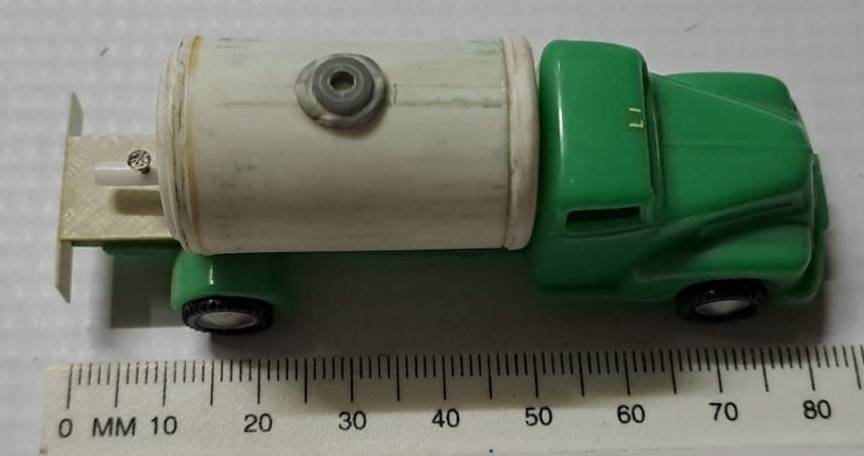 Model Trains/Cars HO 1 x Wiking Water Tanker plastic (Green-White).