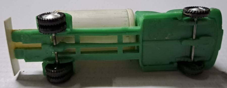 Model Trains/Cars HO 1 x Wiking Water Tanker plastic (Green-White).