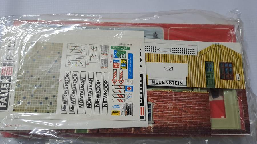 Model Trains H0-Scale 1 x Faller - Signal House. 100 x 70 x 103mm