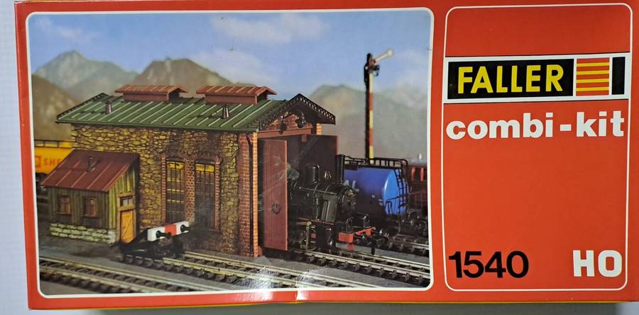 Model Trains H0-Scale 1 x Faller - Engine House. 170 x 110 x 105mm