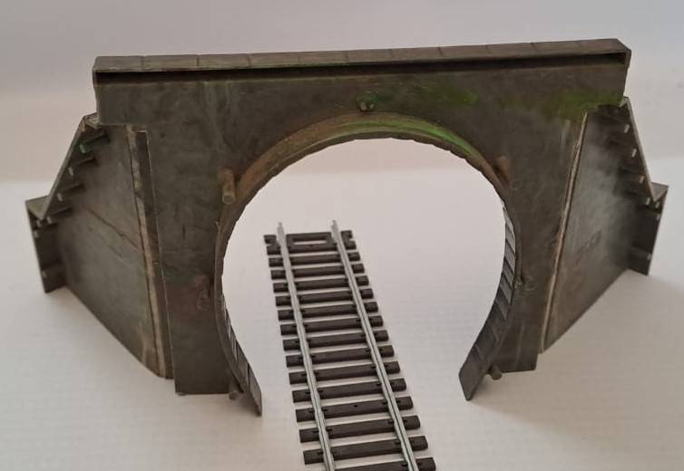 Model Trains H0-Scale 1 x Tunnel Port Single plastic. 170 x 85 x 60mm