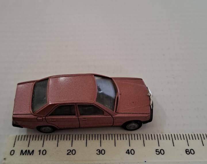 Model Trains/Cars HO 1 x Herpa Mercedes-Benz 190E.