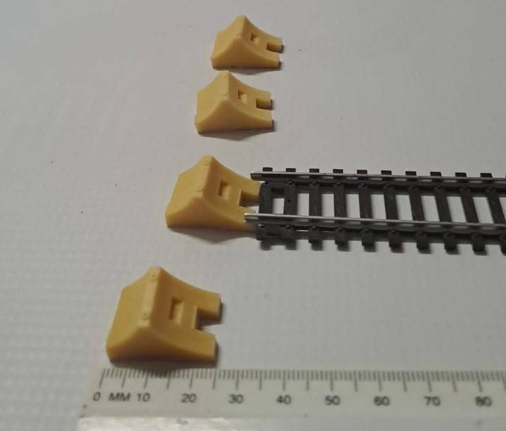Model Trains HO-Scale - 1 x Stop Blocks Small (x4) - 25mm x 16mm x 12mm (Unpainted)