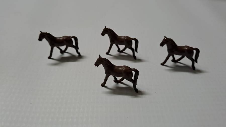 Model Trains H0-Scale 4 x Horses.