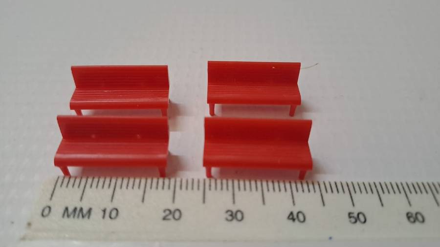 Model Trains HO-Scale 4 x Benches.
