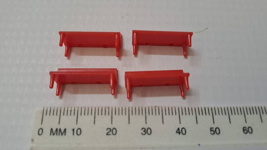 Model Trains HO-Scale 4 x Benches.