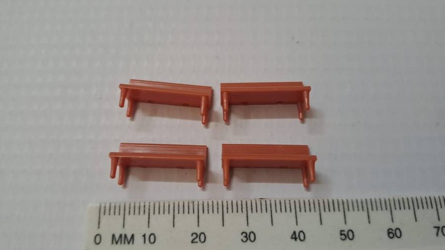 Model Trains HO-Scale 4 x Benches.