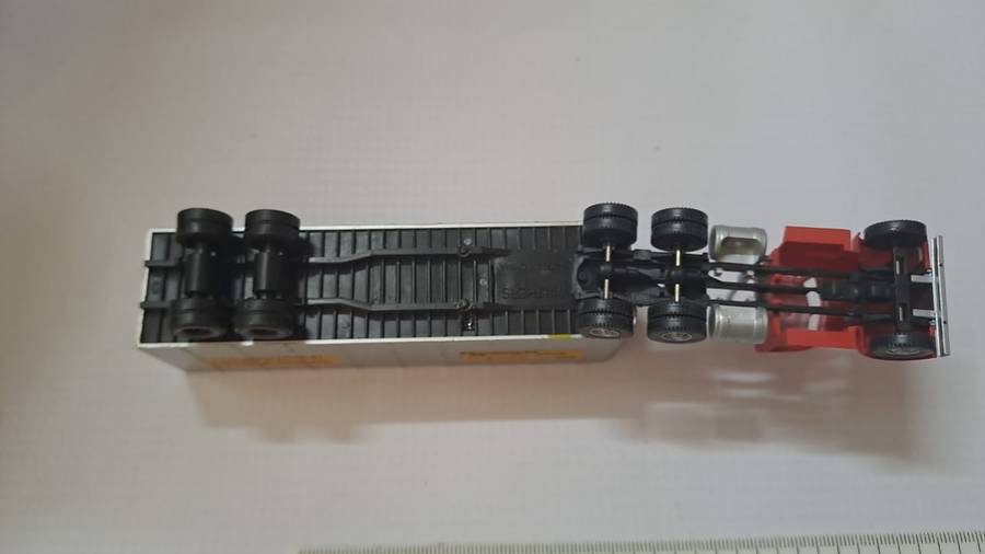 Model Trains/Trucks HO 1 x Walthers Western Pacific Containers & Truck.