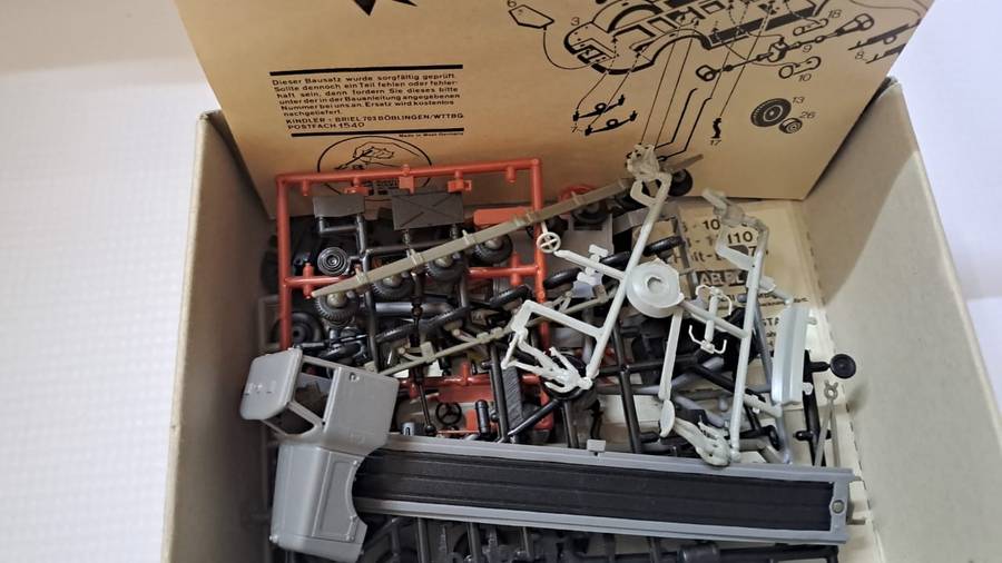 Model Trains/Track HO 1 x Kibri B-10110 Truck w/Road Roller Trailer Kit.