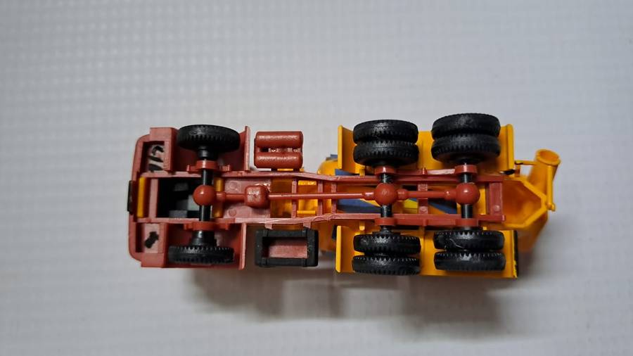 Model Trains/Track HO 1 x Mercedes-Benz Concrete Mixer Truck.