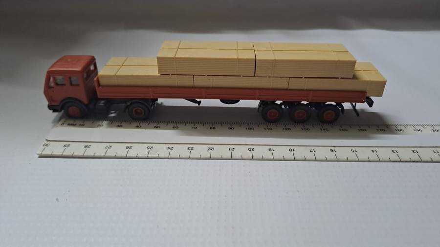 Model Trains/Track HO 1 x Kibri Mercedes-Benz Abnormal long 5 x loss wood loads. Missing back flap.