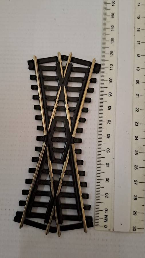 Model Trains HO  1 x Peco Small Cross.