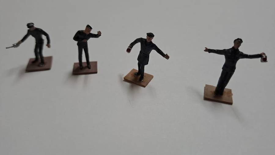 Model Trains 1:87 HO 4 x Railway figures.