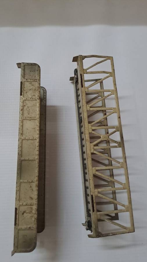 Model Trains HO 2 x Marklin 3 rail bridges. (Tracks rusted)