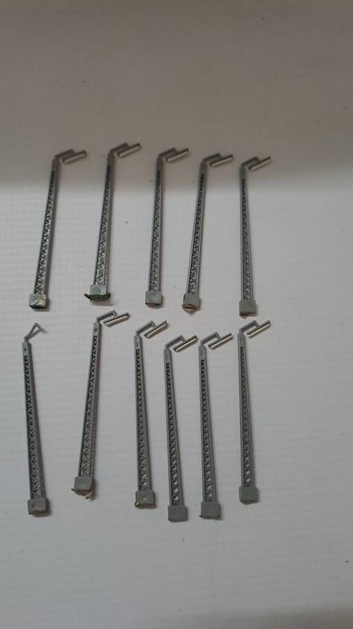 Model Trains HO 1 x Pack of 10 streetlights Plastic. No globes