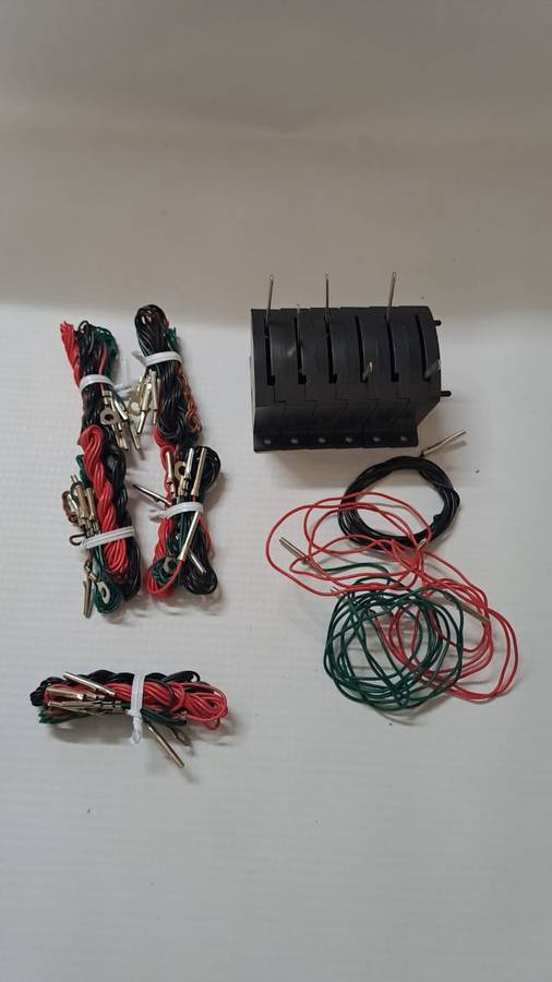 Model Trains HO 1 x Bag of 6 Switches & Wires. (Plastic)