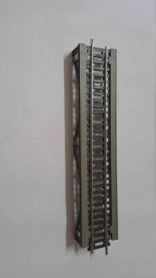 Model Trains HO 1 x Straight low bridge. Plastic, see Pic's.