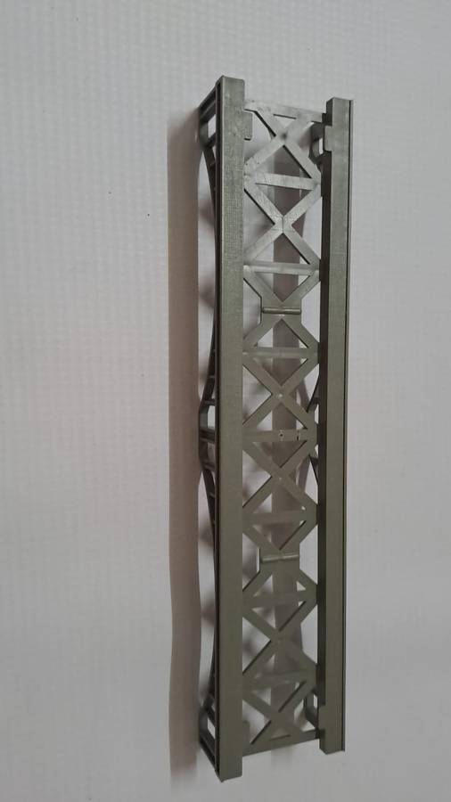 Model Trains HO 1 x Straight low bridge. Plastic, see Pic's.
