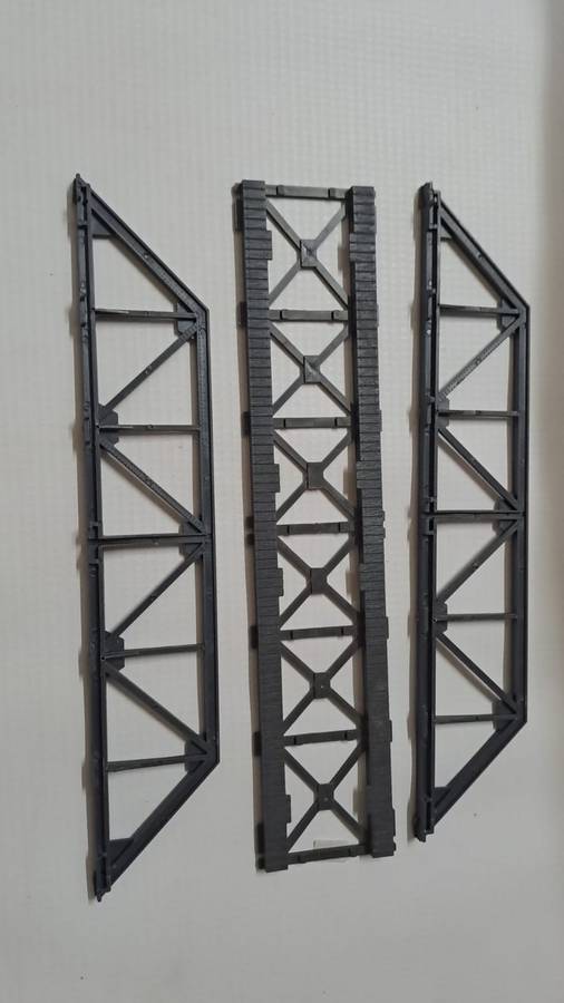 Model Trains HO 1 x Straight Truss Bridge. Plastic.
