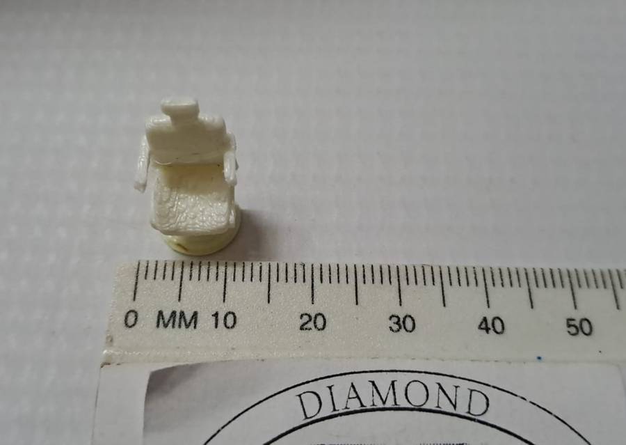 Model Trains 1:87 HO - Barber Chair - 10mm x 12mm x 20mm