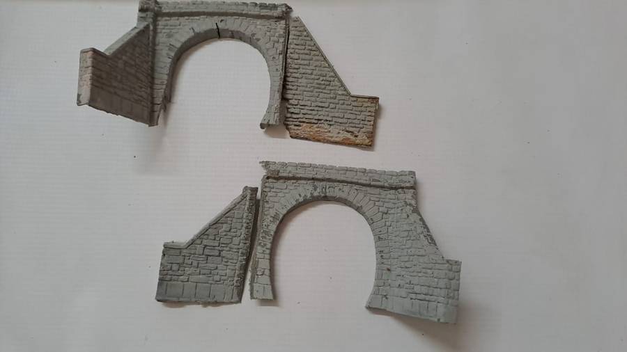 Model Trains HO-Scale 1 x Bag of two plastic tunnel entrances. See pic's. Selling as scrap.
