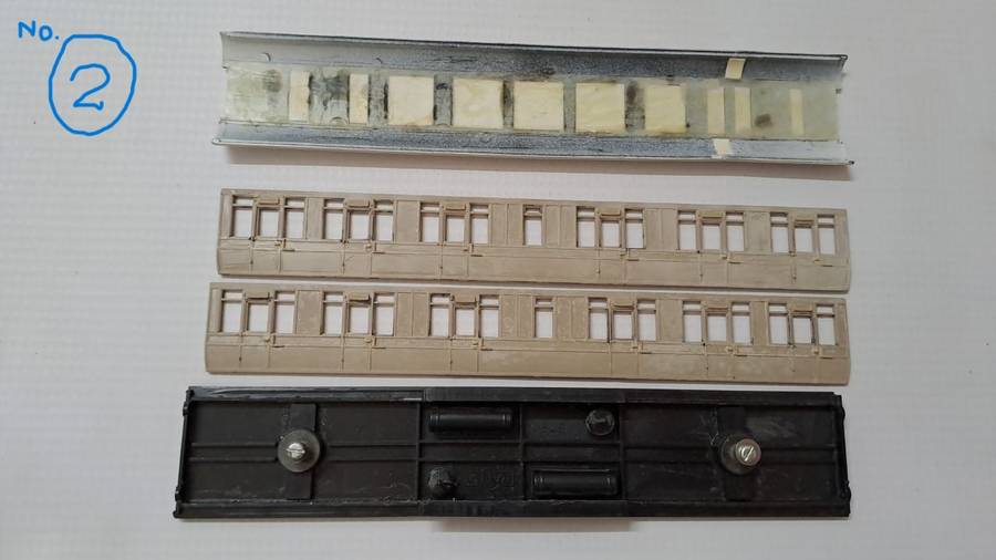 Model Trains HO-Scale 1 x Bag with two Passenger coaches as is. Selling as scrap.