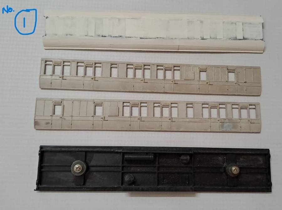 Model Trains HO-Scale 1 x Bag with two Passenger coaches as is. Selling as scrap.