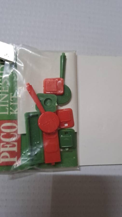 Model Trains HO-Scale 1 x Bag of Peco Weighing Machines (4 units).