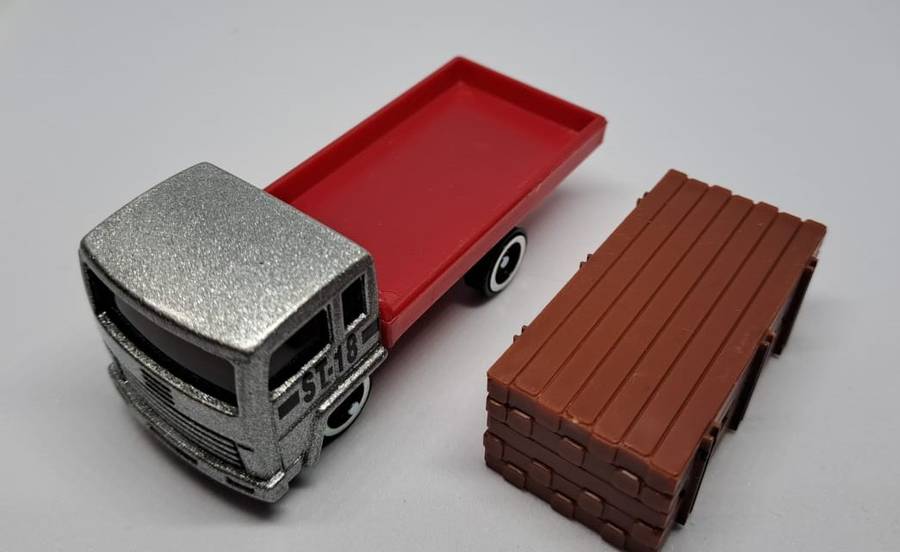 Model Trains/Cars HO-Scale 1 x Track with load.