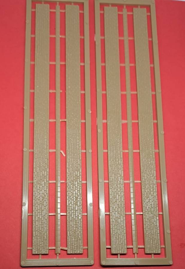 Model Trains HO/OO Scale 1 x Pack with 2 Hachette partworks model train layout parts.