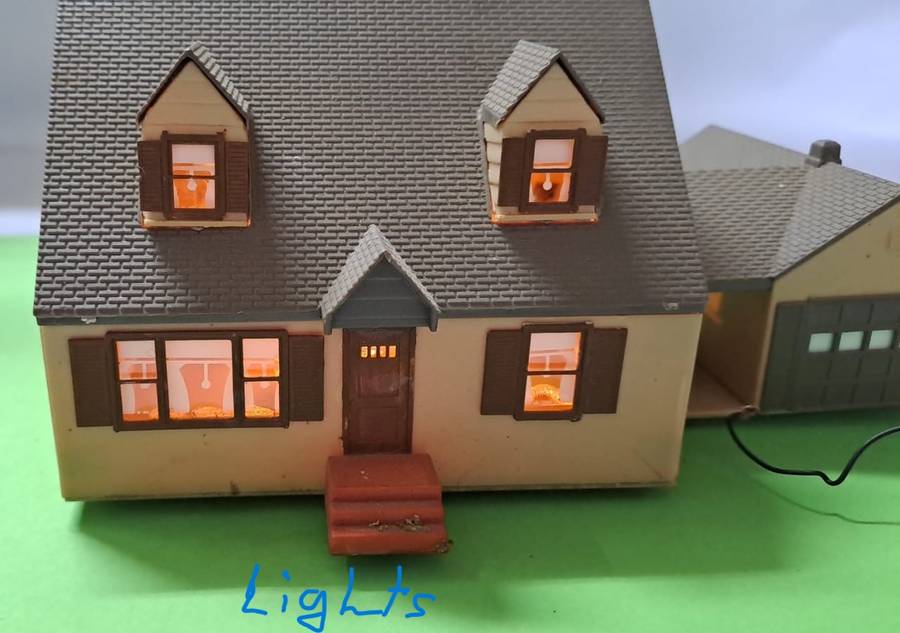Model Trains HO Scale 1 x Building with Garage. Working 12V light inside house. See pics.