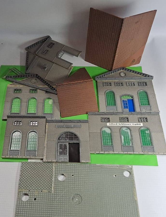Model Trains HO Scale 1 x Building. Not build. See pics.