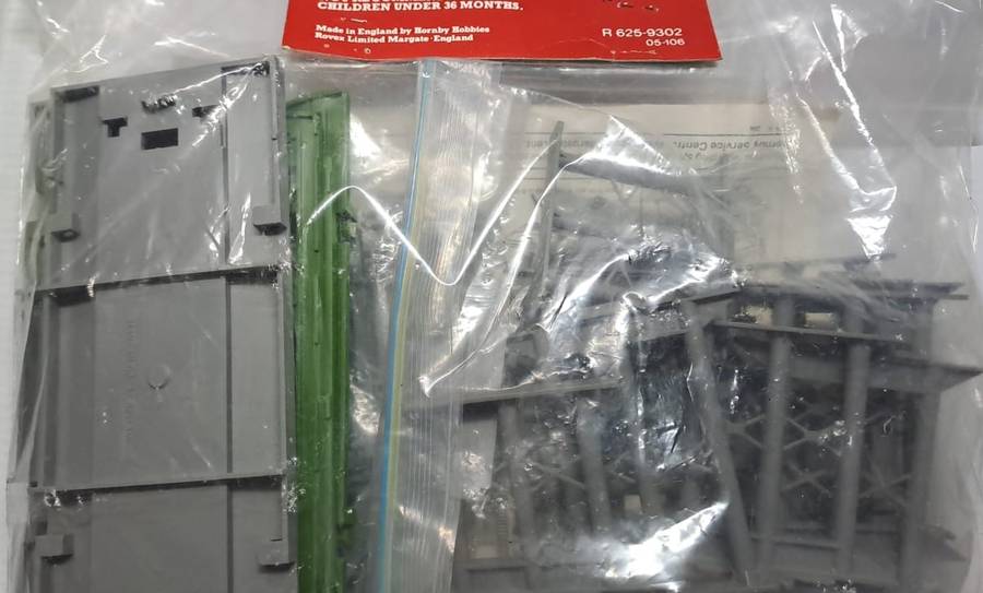 Model Trains H0 Scale 1 x Hornby Three High Level Piers Girder Bridge. 160 x 60 x 10mm Kit as is.
