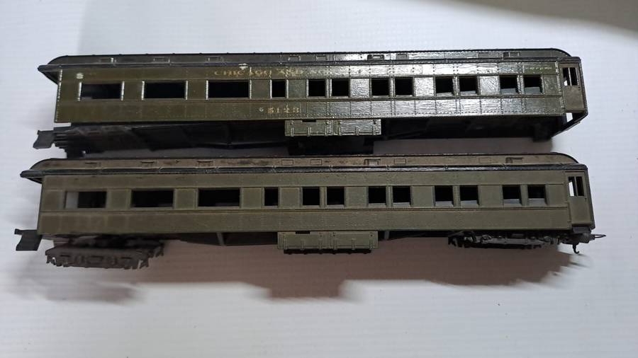 Model Trains H0 Coaches x2. Sold as is.