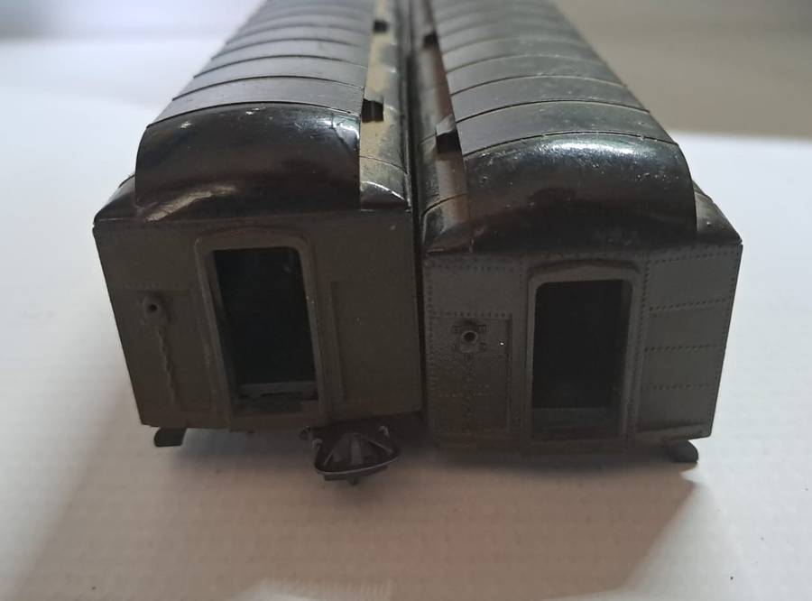 Model Trains H0 Coaches x2. Sold as is.